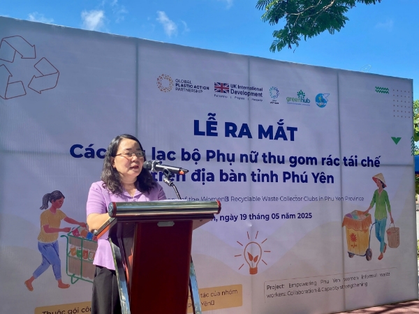 Hình ảnh cho bài viết Ra mắt 03 Câu lạc bộ “Phụ nữ thu gom rác tái chế” gắn với tập huấn nâng cao kiến thức, kỹ năng về tái chế và an toàn lao động